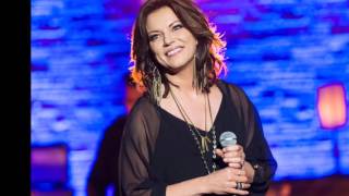 Watch Martina McBride Baby Its Cold Outside video