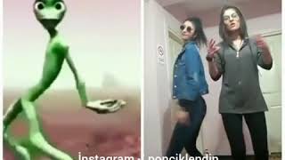 Taklit Yapan Y Türk Kızları