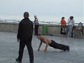 Одинокий танцор в Алуште www.tvoya-gazeta.com