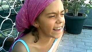 Paula Riendo Ardilla Borracha