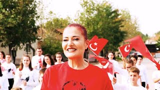 Candan Erçetin & Lüleburgaz Çocuk Korosu - 29 Ekim Cumhuriyet Bayramı Kutlu Olsu