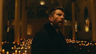 Watch Brett Eldredge The First Noel video