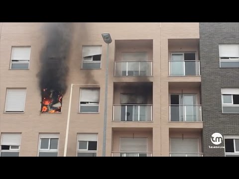 Incendio en un piso de Molina de Segura. Los vecinos hartos de la situación del edificio.