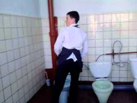 Секс Учеников В Школе В Туалете
