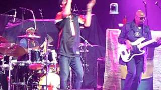 Watch Michael Franti Spearhead Shake It video