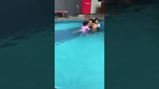 Berenang Bersama Ayah Adek Dan Kakak Di Hotel