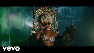 Смотреть клип Rihanna - Pour It Up