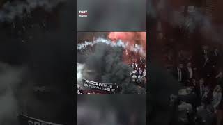 Sırbistan Meclisi Karıştı Muhalif Vekiller Sis Bombası Attı