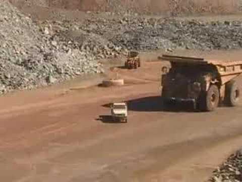 2011 caterpillar truck. 785 Cat truck doing donuts at