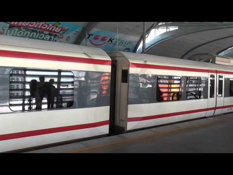 The Airport Link Makkasan to Phaya Thai Station. MRT to BTS Link.
