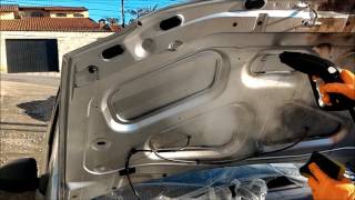 Limpeza do capô de carro
