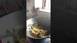 Piyaj Diye Mach Vaji.