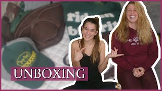 UNBOXING AVEC UNE NOVICE EN ÉQUITATION 😂 - Promis cette vidéo n'est vraiment pas triste !!