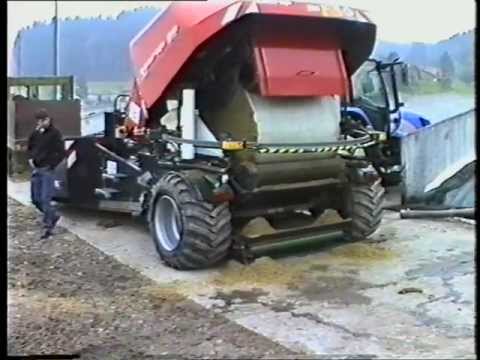 Watch Taarup Bio Multi Press mais balen perssen in ronde balen.