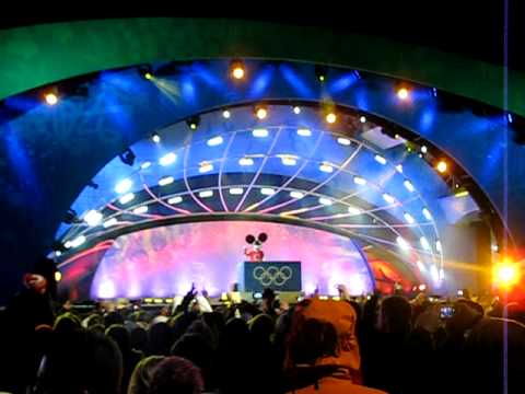 DeadMau5 playing "Moar Ghosts n Stuff" at Whistler - Vancouver 2010 Olympic Winter Games
