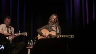 Watch Chely Wright Inside video