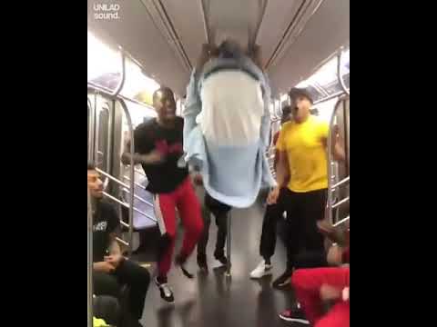 UNBELIEVABLE best hiphop dancing in train. POSITIVE VIBES.
