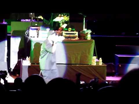 Ice Cube performing "You Know How We Do It" @ Shoreline Amphitheatre in Mountain View CA May 25,2013