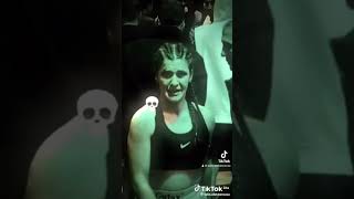 Siz Olsaniz Qelebeni Kime Verersiniz?