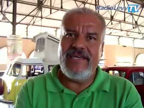 Escaparate De Autos Clásicos Y Deportivos En Colima