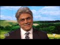 Crozza nel Paese delle Meraviglie - Crozza-Razzi il Senatore che non sa la domanda ma si inventa la risposta!
