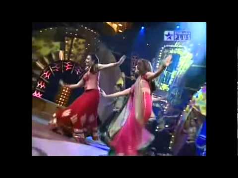 madhuri dixit performance aaja nachle..
