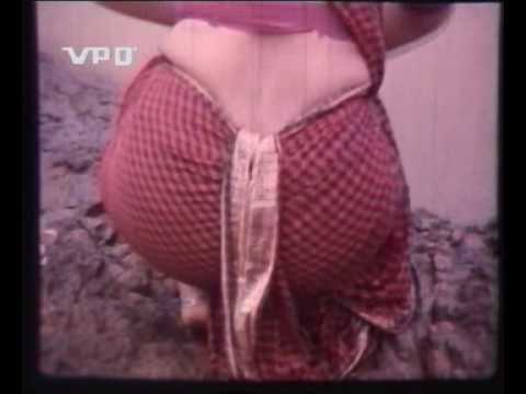 sexy marathi actress showing her ass tied in nauvari kashta saree