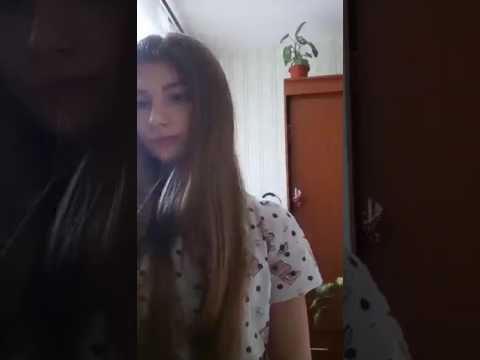 Голые малолетки отсасывают парню перед вебкамерой