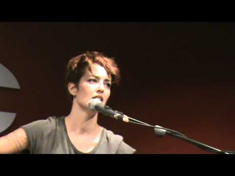 Vega - A tientas (FNAC Callao 20/sept/2011)