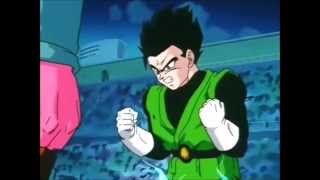 Gohan se transforma em SSJ2 no torneio de artes marciais.