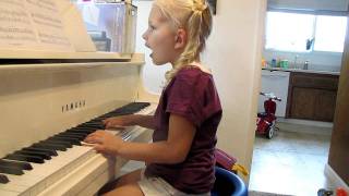Alyssa Plays the Piano & Sings at 5 Years Old
