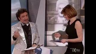 Nino Frica Chiede Lautografo A Simona Ventura