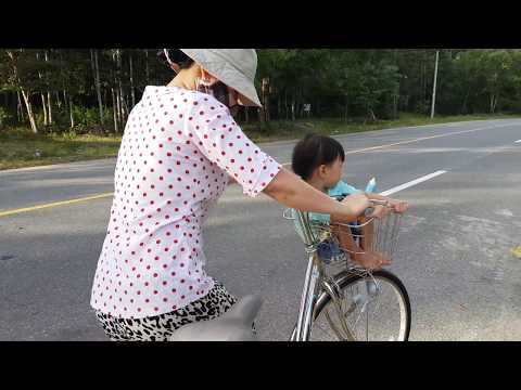 Tin Ngồi Chỉ Vừa Cái Rổ Xe Đạp | bé Tin Ngồi Chỉ Vừa Cái Rổ Xe Đạp | bé