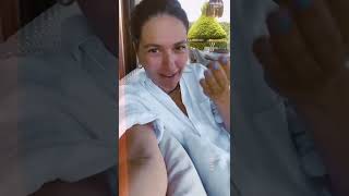Bergüzar Korel, Denize Girecek Olanlara Deniz Ayakkabısı Ile Girmeleri Konusunda Uyarıda Bulundu.