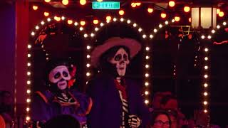Disney Treasure - Plaza De Coco - Hector And Imelda Appear