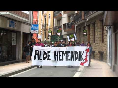 'Alde hemendik' manifestazioa Zarautzen