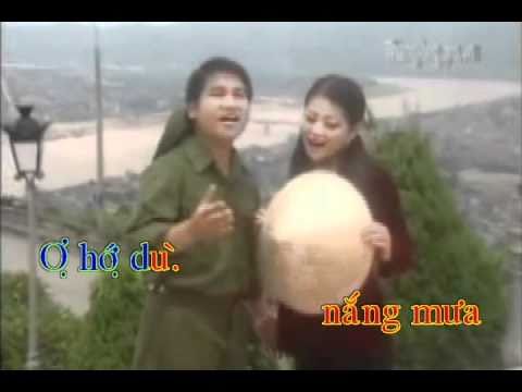 Watch tren cong truong ron tieng ca karaoke.avi