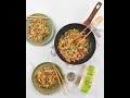 Milaneza | Noodles com bife e 3 pimentos na wok