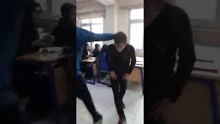 Emre Yildiz Twerk Yapcakken Enseye Samari Yiyor