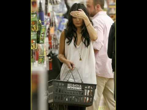 Ashley Tisdale & Vanessa Hudgens - Paparazzi Video