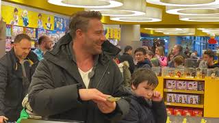 "Alles auf Freundschaft LEGO" im Store Köln mit Tim Mälzer und Sasha !!! 100000 Euro ausgeben.....