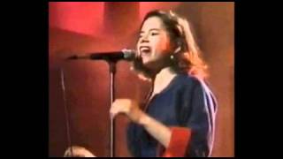 Watch 10000 Maniacs Just As The Tide Was A Flowing video