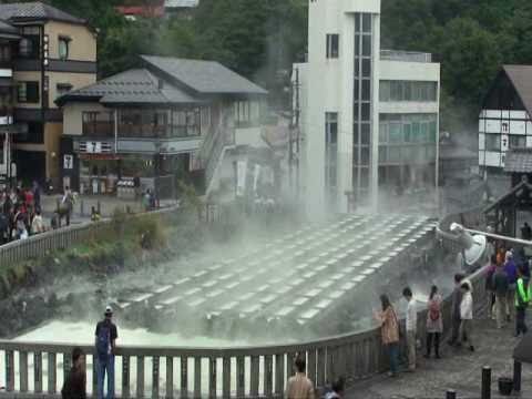 草津温泉　湯畑