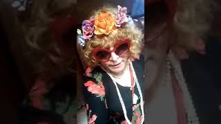 Travesti Madam Marika Denen Peruklu Adam Bülent Ersoya Saldırdı