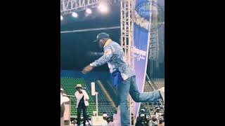 Le Président Du Gabon Fait Une Marche Lunaire À La Manière De Michael Jackson.
