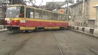 Видео Трамвай не удержался на рельсах. Мост на ул. Депутатская Ростов 28.01.18 от ГТРК Дон-ТР, Депутатский мост, Ростов-на-Дону, Россия