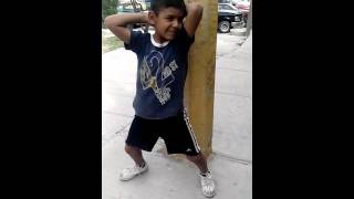 Niño Bailando Perreo Intenso