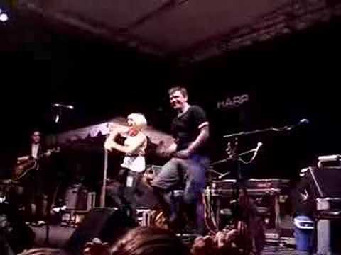 Wherethehellismatt dances with Sia of Zero 7