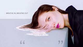 Watch Alice Merton Breathe In Breathe Out video