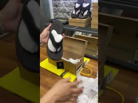 Dép kẹp Drmartens 2a92 cổ điển Hoàng Phúc chính hãng giảm giá 15 % . Ckcdrmartens.com 0934037071
